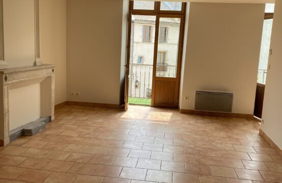 Bel appartement avec balcon au centre-ville