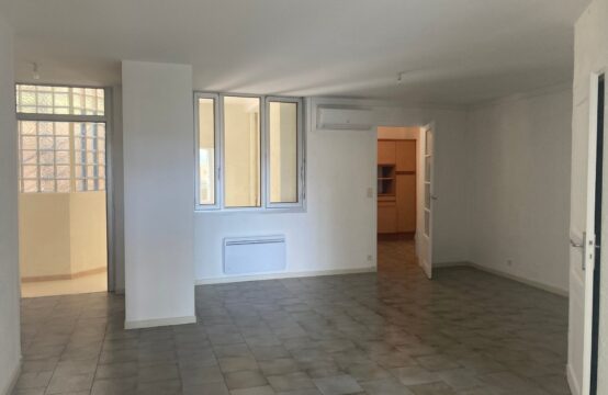 Appartement rénové au RDC