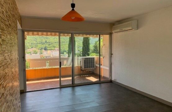 Appartement F4 avec terrasse couverte et garage